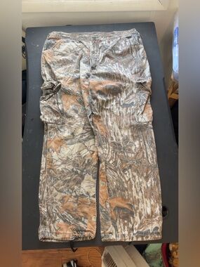 Mens Duxbak Camo cargo pants size 34-32 MEASUREMENTS SHOWN